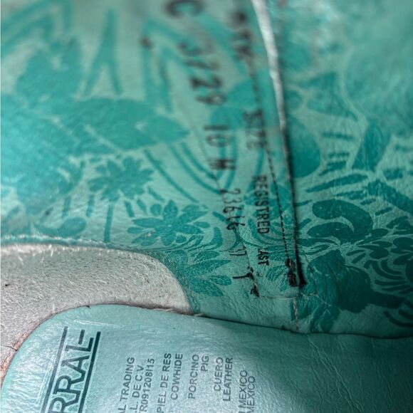 Corral Black Embroidery & Studs Round Toe Ankle Boots Size 10 - Picture 9 of 10